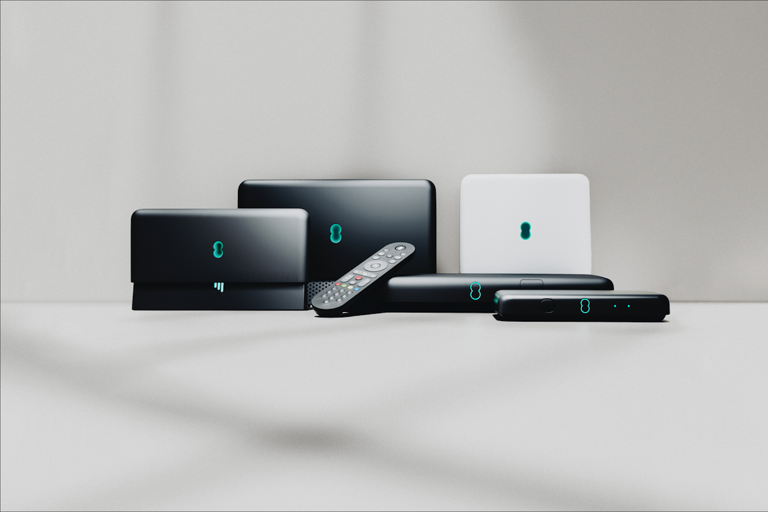 EE full device lineup - PR image